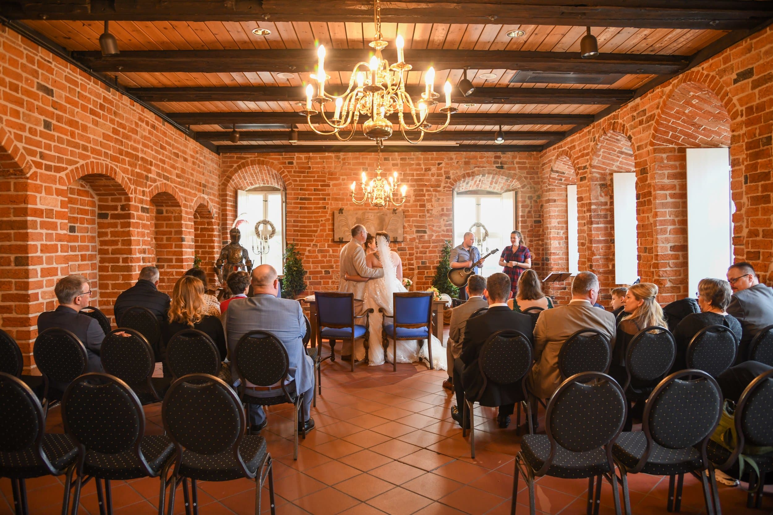 Brautpaar bei einer Hochzeit in der Lüneburger Heide – Hochzeitsfotograf Uelzen