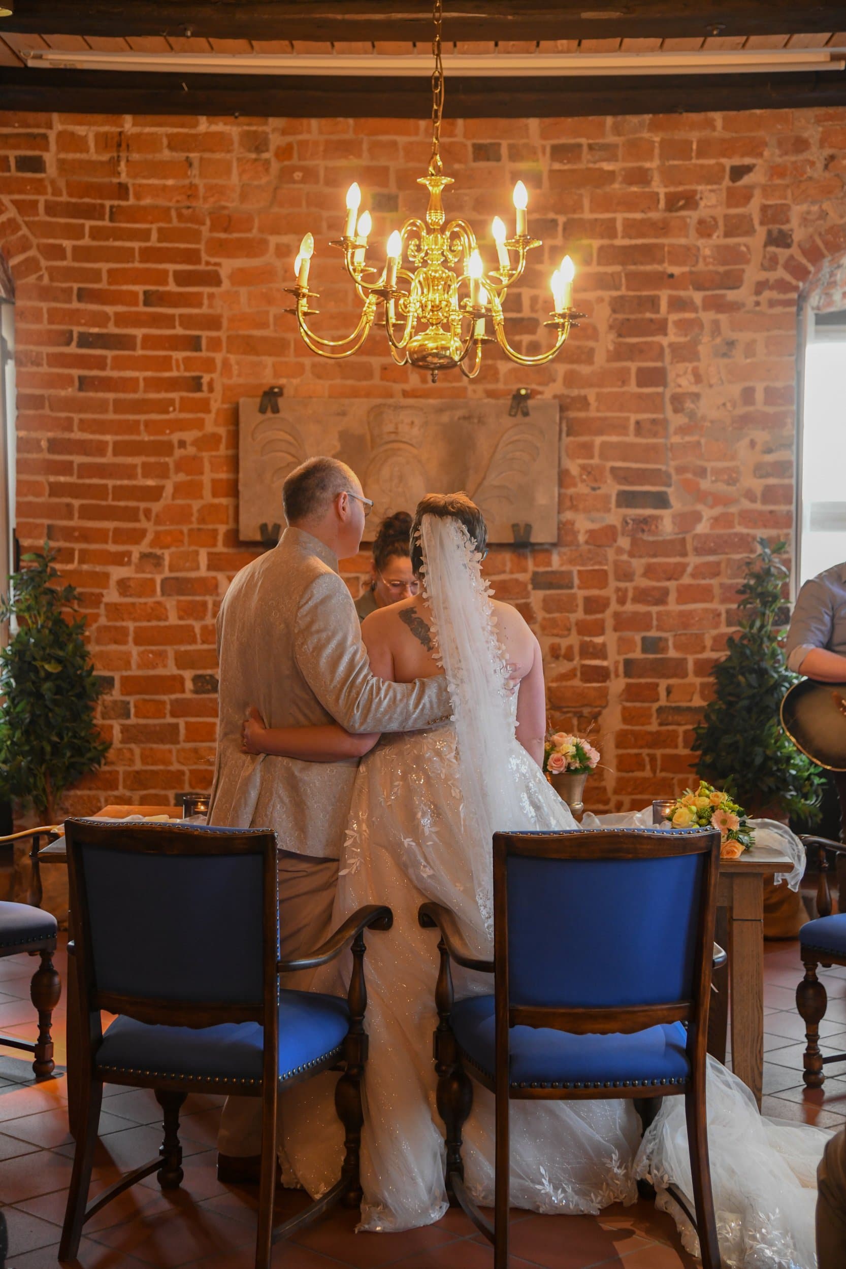 Emotionales Brautpaar-Portrait bei einer Hochzeit in Lüneburg